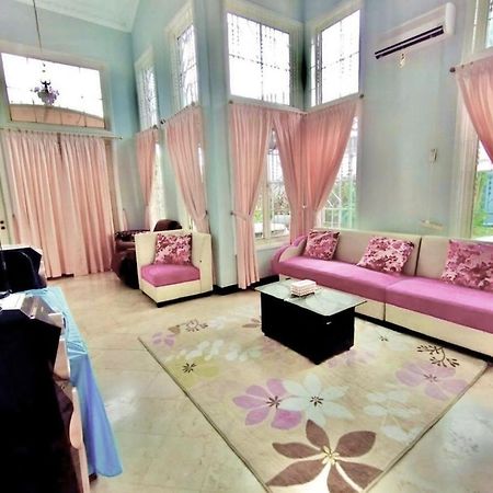 Vila Princess,Sentul 4Bedroom Dan Tenda Camping,Private Pool, Tenis Meja, Mini Billiard, Karaoke, Ayunan,Bbq, 08Satu3 80Satu6 4Satu5Satu Богор Екстериор снимка